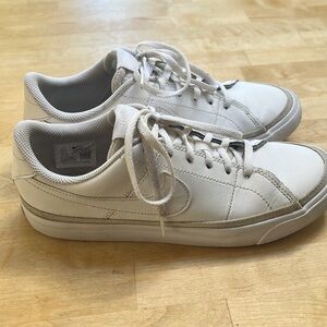 Great shoes, comfortable, great condition!